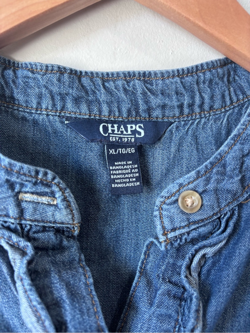Chaps Ruffle-Trim Chambray Cap Sleeve Blouse | Size XL | Excellent Condition - Picture 3 of 5